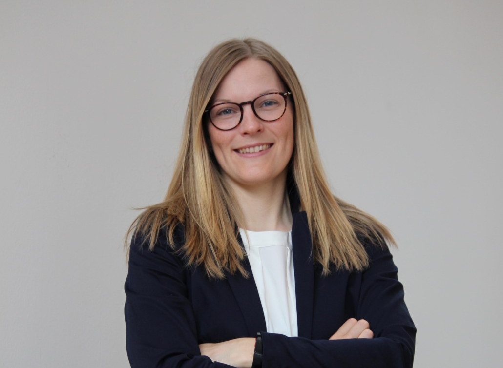Porträttfoto av Karin Hellqvist, delägare och operativ styrelseledamot i DVel.